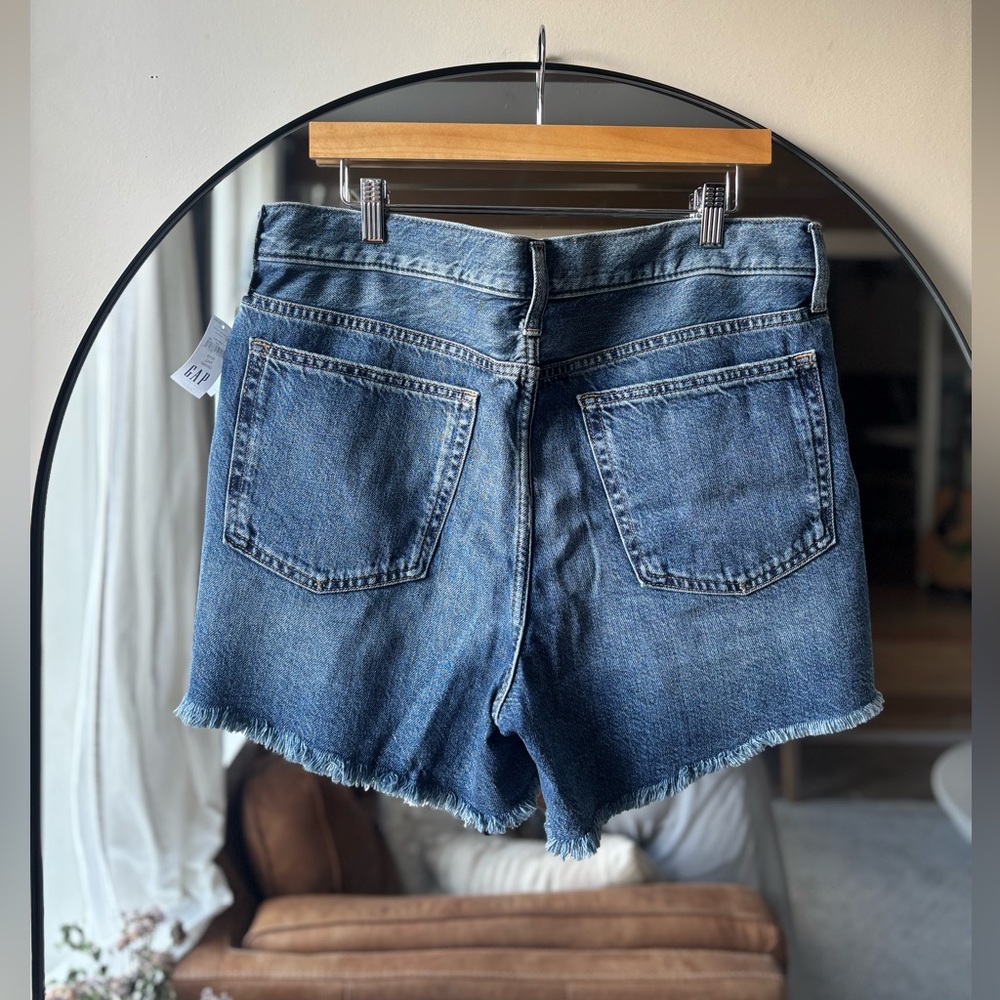 GAP | NWT mid rise ultra soft cut off shorts | size 12 - Picture 4 of 5